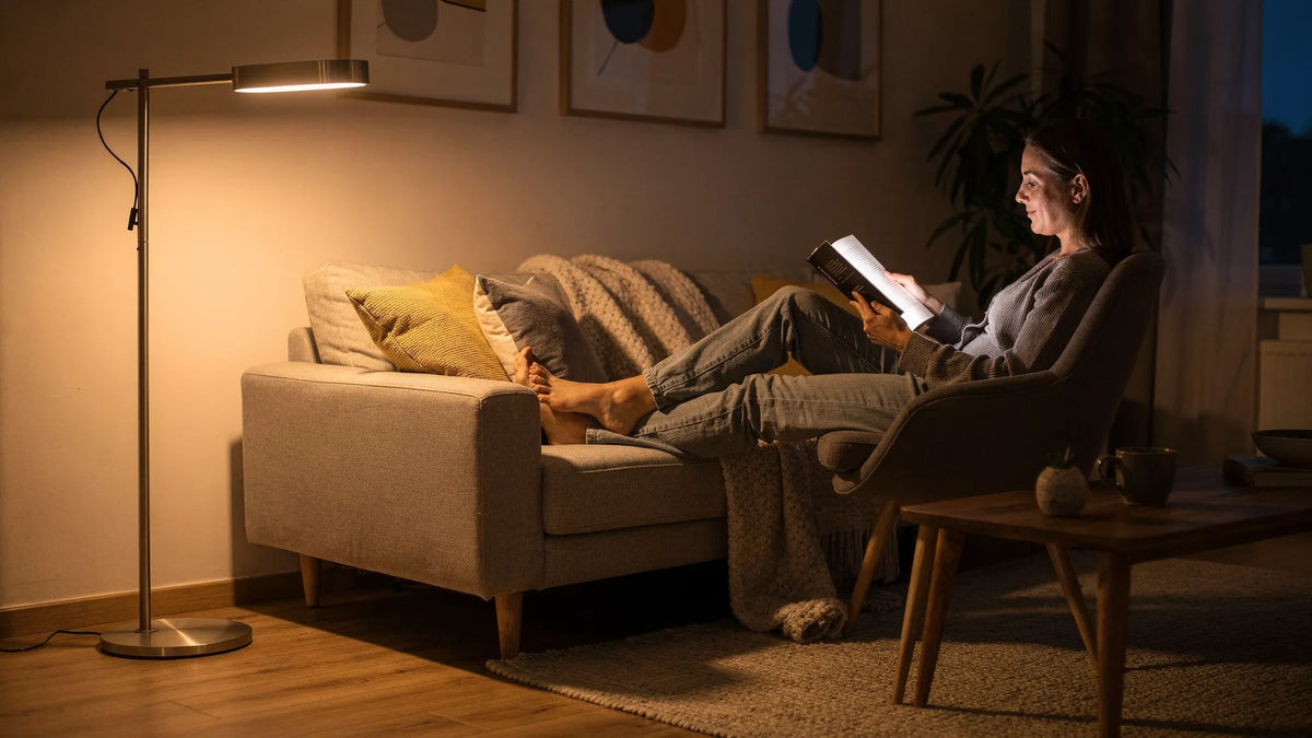 LED Stehlampe: Ambientelicht und Leselicht sinnvoll kombinieren